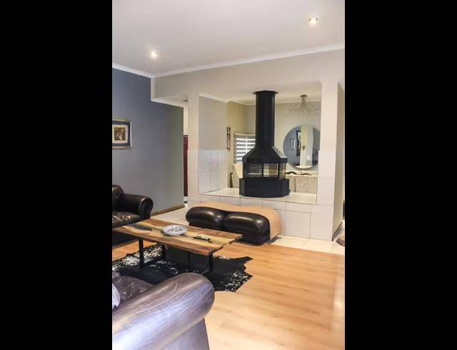 7 BEDROOM HOUSE FOR SALE IN GALLO MANOR